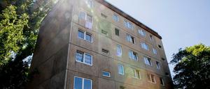 In einem Wohnblock nahe des Ostbahnhofs wurden bei 44 Bewohnern des Gebäudekomplexes Corona-Infektionen nachgewiesen. 