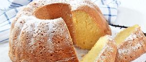 Der Sonntagskuchen schlechthin: ein goldgelber Napfkuchen, der Gugelhupf. Seine Form gab ihm den Namen.