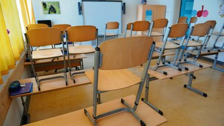 Auch nach den Ferien bleiben Stühle frei, wenn Schüler nach dem Schweden- oder Türkeiurlaub keinen negativen Text vorweisen.