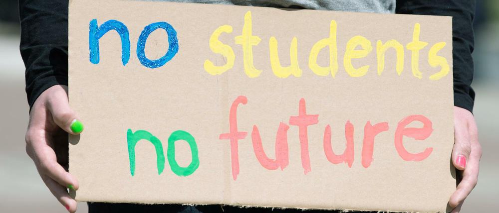 Studierende protestieren gegen die aus ihrer Sicht unzureichende Unterstützung in der Coronakrise.