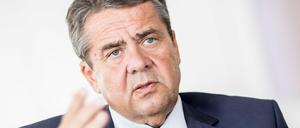  Sigmar Gabriel (SPD) spricht von einer "Erfolgsgeschichte" der bundesdeutschen Polizei.