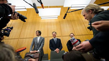 Im Fokus der Kameras und Mikros: Der ehemalige Vorstandsvorsitzende von Arcandor, Thomas Middelhoff (M.), 2014 im Essener Landgericht. 