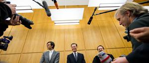 Im Fokus der Kameras und Mikros: Der ehemalige Vorstandsvorsitzende von Arcandor, Thomas Middelhoff (M.), 2014 im Essener Landgericht. 