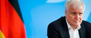 Innenminister Seehofer hatte gerade erst Ärger mit dem Bundesverfassungsgericht: Er muss darauf achten, was er amtlich veröffentlicht. 