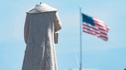 Jetzt hat es auch ihn getroffen. Die Kolumbus-Statue in Boston, Massachusetts, im Juni 2020.