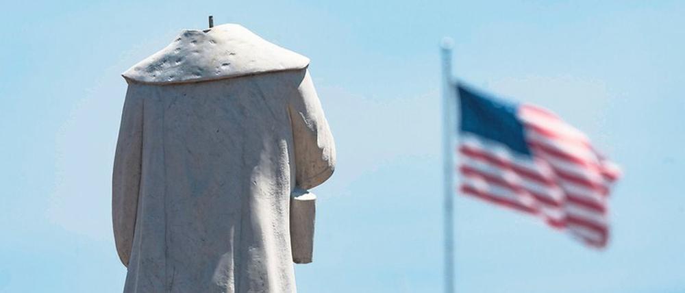 Jetzt hat es auch ihn getroffen. Die Kolumbus-Statue in Boston, Massachusetts, im Juni 2020.