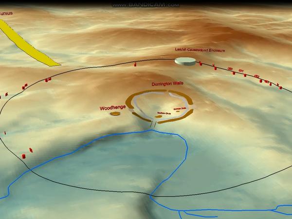 Wissenschaftliche Rekonstruktion des Rings tiefer Schächte um Durrington Walls, auf der u.a. auch Woodhenge und Durrington Walls eingezeichnet sind.