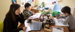 Mutter muss es richten. Homeschooling in Coronazeiten. 