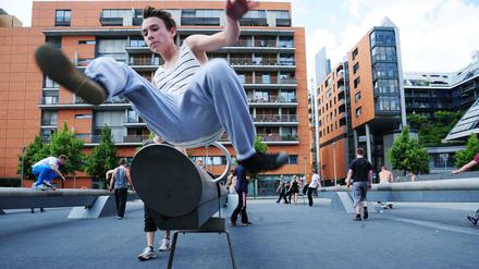 Bei Parkour-Trainings können Jugendliche ihre körperlichen Fähigkeiten testen.
