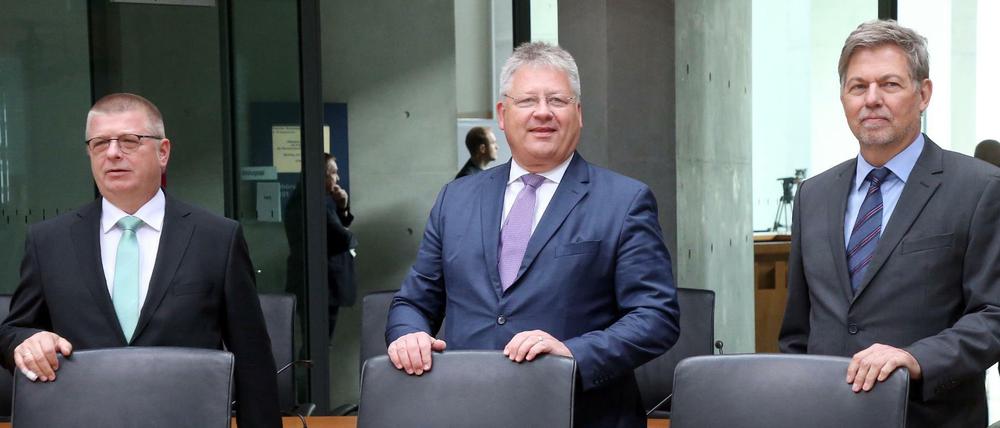 Verfassungsschutzchef Haldenwang, BND-Chef Bruno Kahl und MAD-Präsident Christof Gramm.