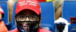 Noch nie gab es so viele Neuinfektionen an einem Tag – trotzdem spielt US-Präsident Donald Trump das Coronavirus als leichte Grippe herunter.
