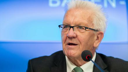 Winfried Kretschmann, Ministerpräsident von Baden-Württemberg, hat wegen eines Angriffs seine Facebook-Seite deaktiviert.