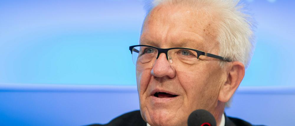 Winfried Kretschmann, Ministerpräsident von Baden-Württemberg, hat wegen eines Angriffs seine Facebook-Seite deaktiviert.