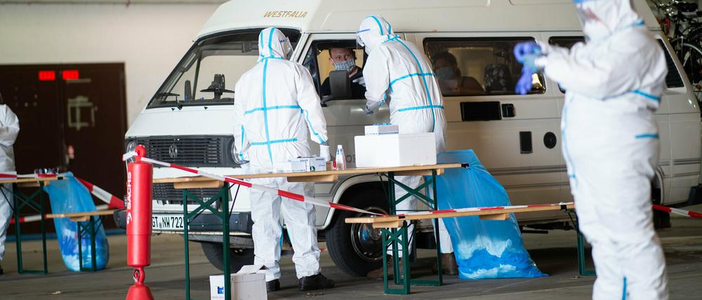 Corona-Testsstelle auf einem Flughafen im Kreis Gütersloh