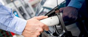 Bis Elektroautos massentauglich sind, wird es noch dauern.