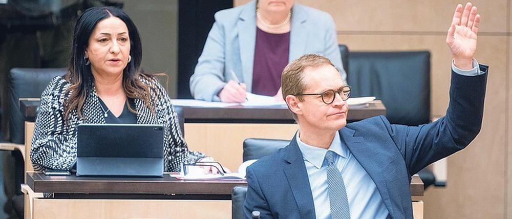 Der Regierende Bürgermeister Michael Müller überraschte am Montagabend in einem Fernsehinterview zu Corona-Tests - mit Gesundheitssenatorin Dilek Kalayci war das nicht abgesprochen.