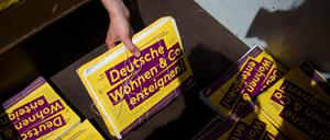 Die Initiative „Deutsche Wohnen &amp; Co enteignen“ hat im Juni 2019 rund 77.000 Unterschriften bei der Innenverwaltung eingereicht.