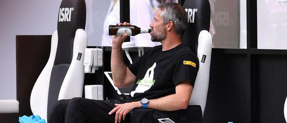 Schluck aus der Pulle. Trainer Marco Rose hat mit Gladbach viel erreicht.