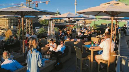 Die Dachterrasse des Hotel de Rome am Bebelplatz bietet einen Blick auf das historische Berlin.