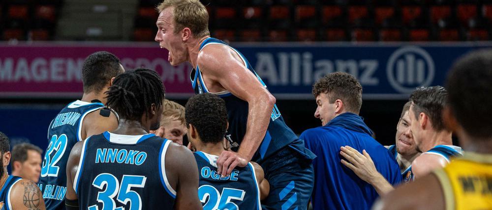 Ganz oben: Alba Berlin holt den ersten Meistertitel seit 2008.