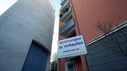 Die Umwandlung von Miet- in Eigentumswohnungen - wie hier in BerlinWilmersdorf - ist ein gutes Geschäft. Aus Mietern werden Eigentümer, die sich beizeiten mit der Novelle des Wohnungseigentumsgesetzes beschäftigen sollten.