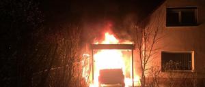 Am 01.02.2018 brennt in Berlin-Neukölln das Auto von Linken-Politiker Ferat Kocak in dessen Garage aus.