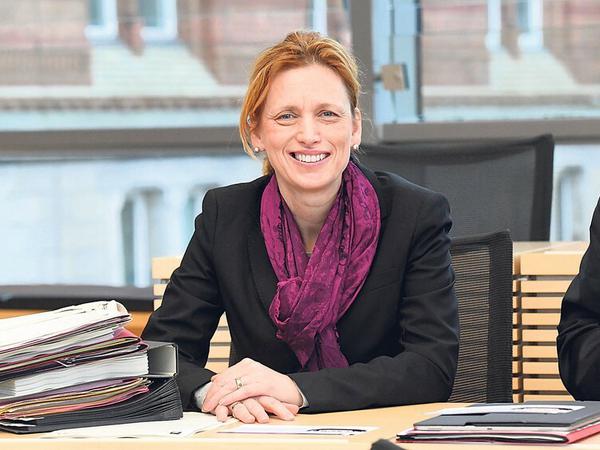 Ein Porträtbild von Karin Prien.