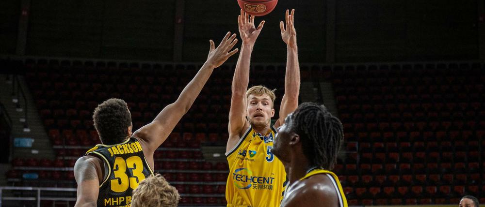 Feuer frei: Niels Giffey lässt den Ball fliegen.