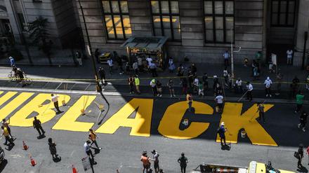 Bald auch vor dem Trump Tower? Der Slogan „Black Lives Matter“ auf einer Straße in Brooklyn, New York City