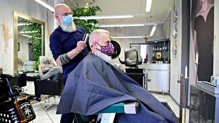 Friseur Harald Knobel musste sechs Wochen auf Kundschaft verzichten.