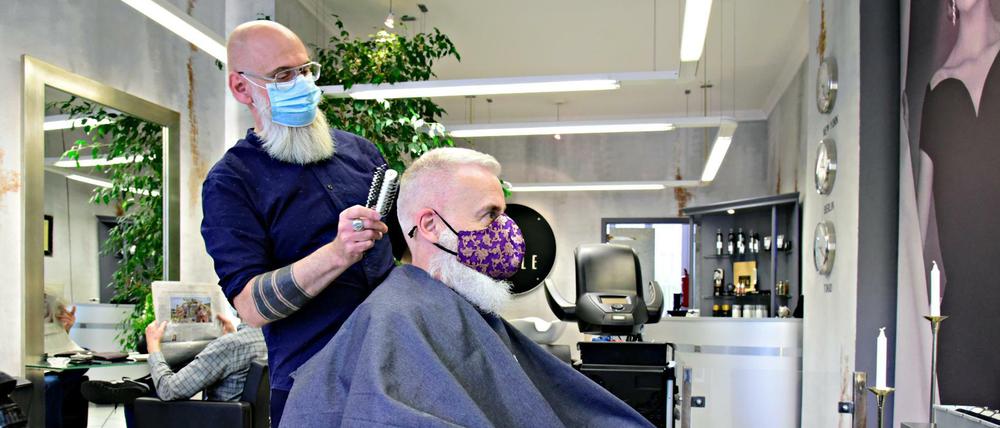 Friseur Harald Knobel musste sechs Wochen auf Kundschaft verzichten.