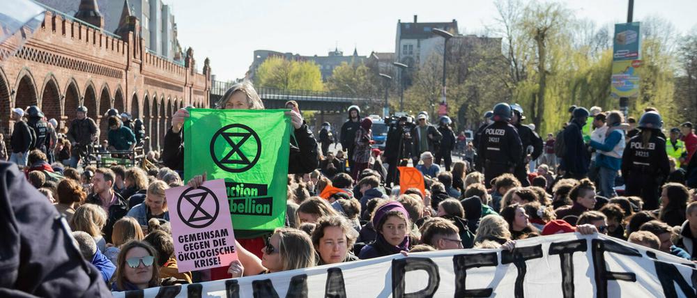 Im April hatten die Umweltaktivisten von "Extinction Rebellion" die Oberbaumbrücke blockiert. In der Verhandlung ging es darum, ob im Moment der Besetzung Autofahrer genötigt worden seien.