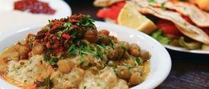 Das beste Hummus der Stadt im "Azzam" auf der Sonnenallee.