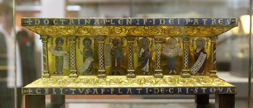 Auch der Tragaltar des Eilbertus, der sich im Kunstgewerbemuseum befindet, gehört zum Welfenschatz.