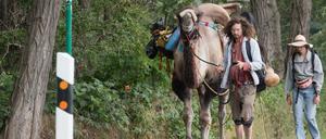 Sebastien Arz und Alice Fiorzak auf Wanderschaft in Ueckermünde. 