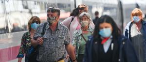 Wieder mehr los: Die Zeiten, in denen sich wenige Fahrgäste im Großraumwagen verteilen konnten, sind vorbei.