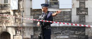 Französischer Polizist im Einsatz (Symbolbild)