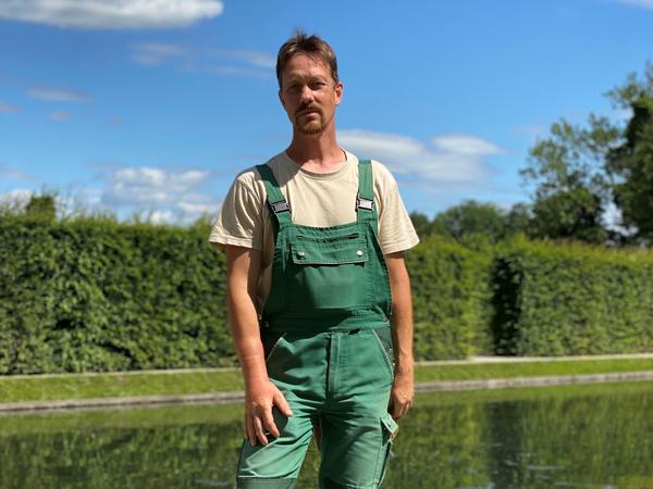 Ralf Mainz wacht als Chefgärtner über den historischen Park.