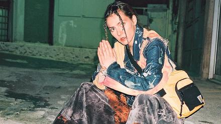 Haiyti heißt eigentlich Ronja Zschoche, ist 27, wuchs in Hamburg auf und wohnt in Berlin.