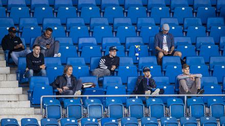 Auf Abstand im Stadion? Die DFL diskutiert über die teilweise Zulassung von Zuschauern.
