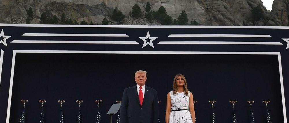 US-Präsident Donald Trump und First Lady Melania Trump am Mount Rushmore