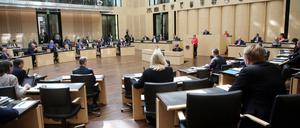 Bundeskanzlerin Angela Merkel (CDU) hält im Bundesrat eine Rede zu Zielen der EU-Ratspräsidentschaft.