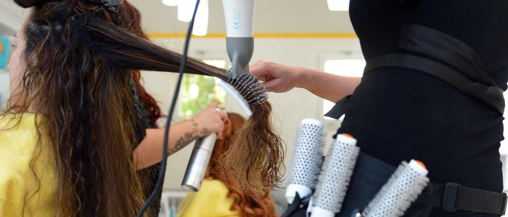 Das Friseurhandwerk zählt zu den Branchen, in denen am schlechtesten bezahlt wird.