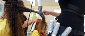 Das Friseurhandwerk zählt zu den Branchen, in denen am schlechtesten bezahlt wird.
