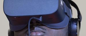 Mann mit VR-Brille, Frankfurter Buchmesse 2019.