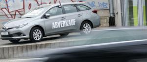 Mit Sonderaktionen und Rabatten versuchen die Autohersteller, den Absatz anzuschieben.