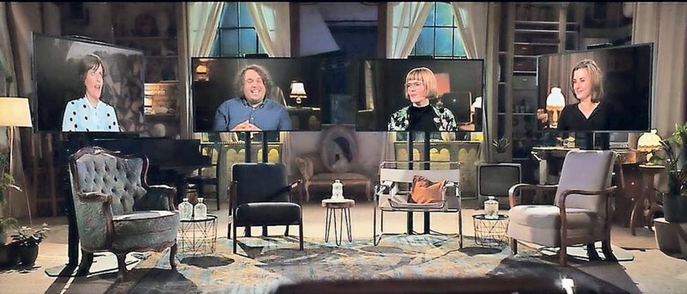 Kein schlechter Job. Den ganzen Tag Serien gucken und dafür noch bezahlt werden. Sarah Kuttner, Robert Hofmann, Emily Thomey und Hanna Huge (von l.) sind die neuen Kritiker in „SERIöS – das Serienquartett“ (auf One und in der Mediathek). 