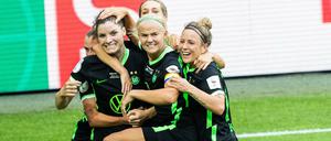 Jubeltraube: Der VfL Wolfsburg hat Grund zum Jubeln.