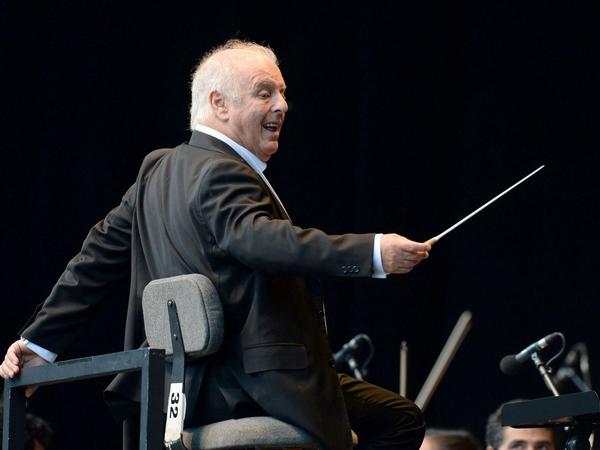 Star mit Taktstock: Dirigent Daniel Barenboim, hier 2013 mit dem West-Eastern Divan Orchestra in der Waldbühne.