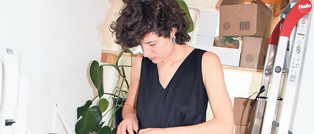 Die Zeit des Lockdowns nutzten die Mitarbeiterinnen von Sonja Lotz, um sich in wechselnden Outfits zu fotografieren, die man auch online bestellen kann. Hier ein Jumpsuit aus der eigenen Linie Moen Studio.